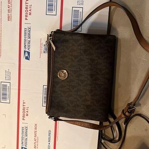 Great condition Michael Kors crossbody bag hardly used in perfect condition